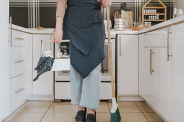 Faxina ecológica: Como limpar a casa usando apenas vinagre, bicarbonato e limão