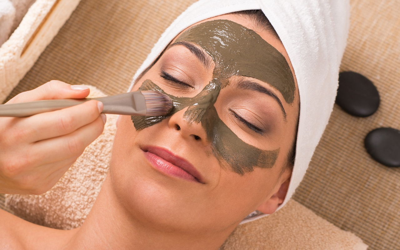 Skincare natural: Como preparar sua máscara de argila usando chás em vez de água